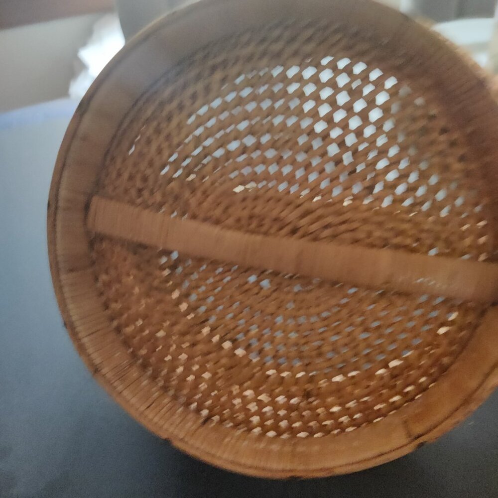 Woven Basket with Unique Style, Handle, Large, for Gathering and Display - Picture 7 of 7